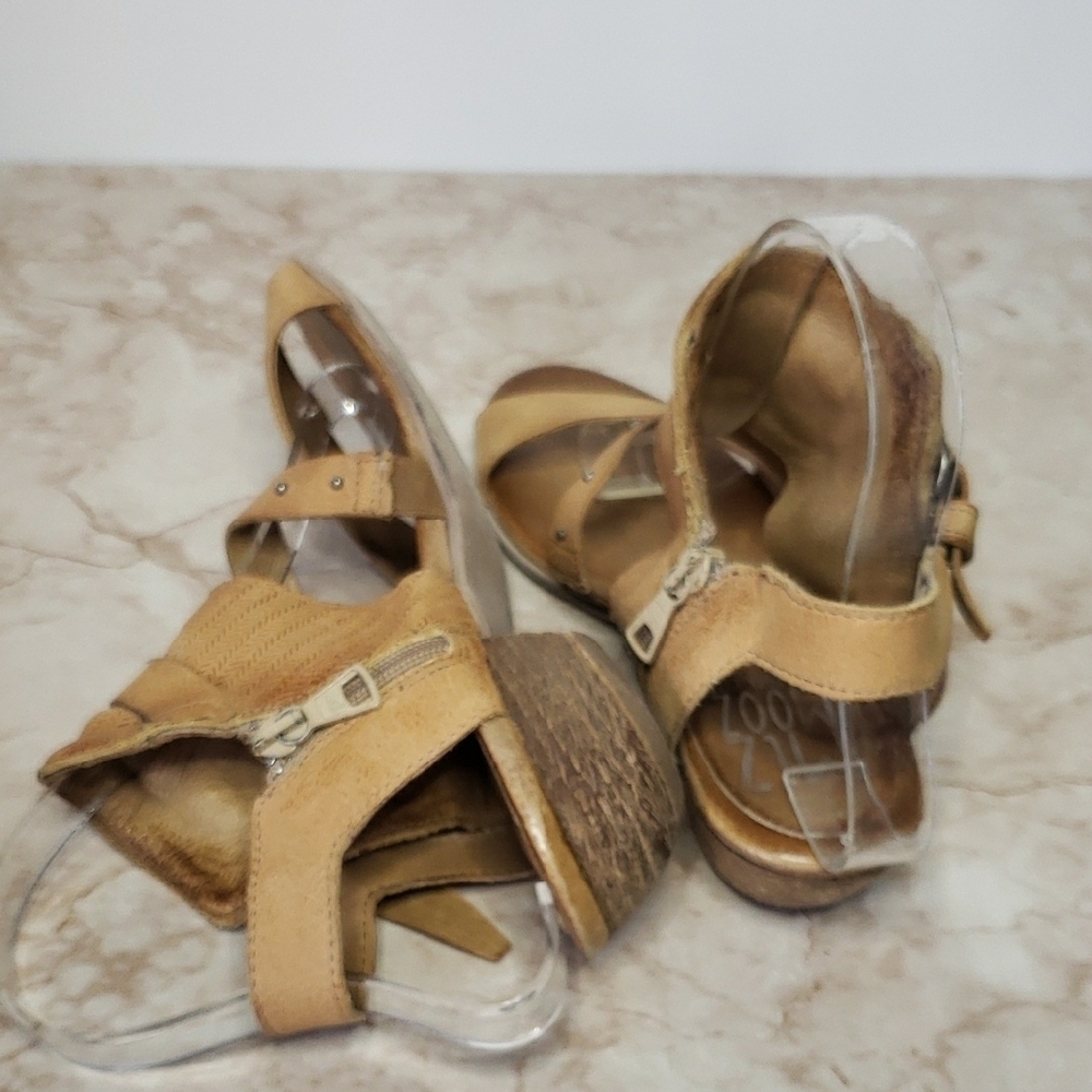 Stylish Tan Sandals for Women - Picture 5 of 7
